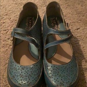L’artiste clogs beautiful teal color